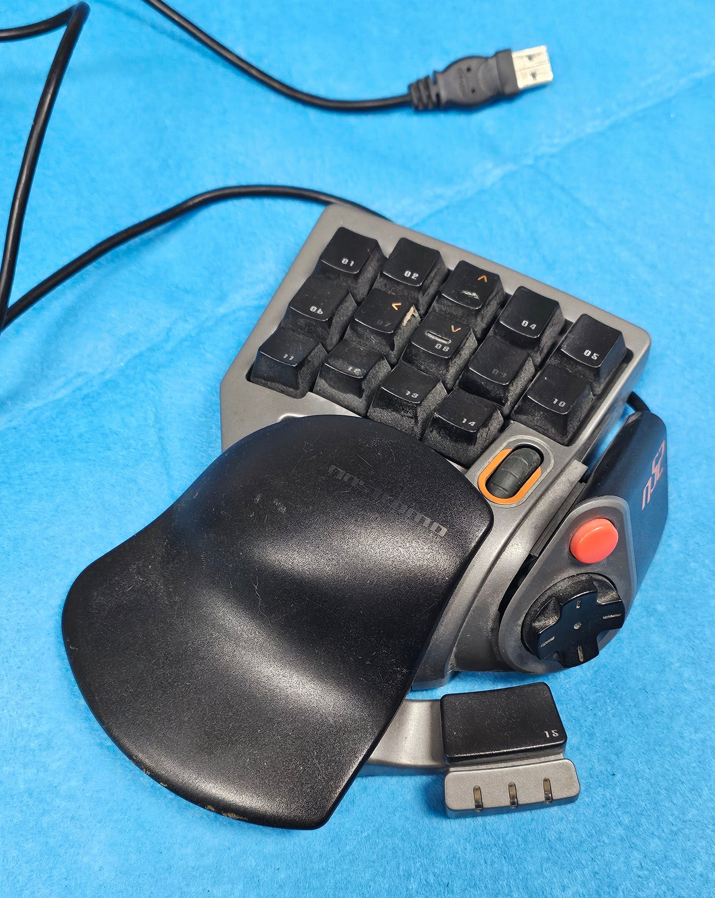 103: Belkin Nostromo N52 16 Button SpeedPad - PC