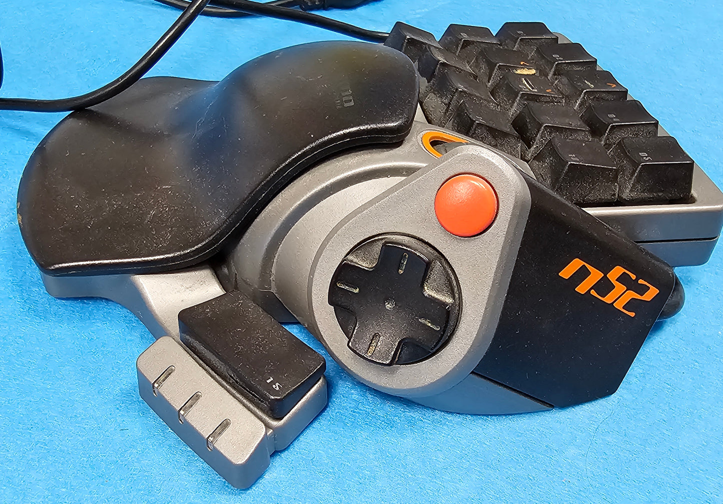 103: Belkin Nostromo N52 16 Button SpeedPad - PC