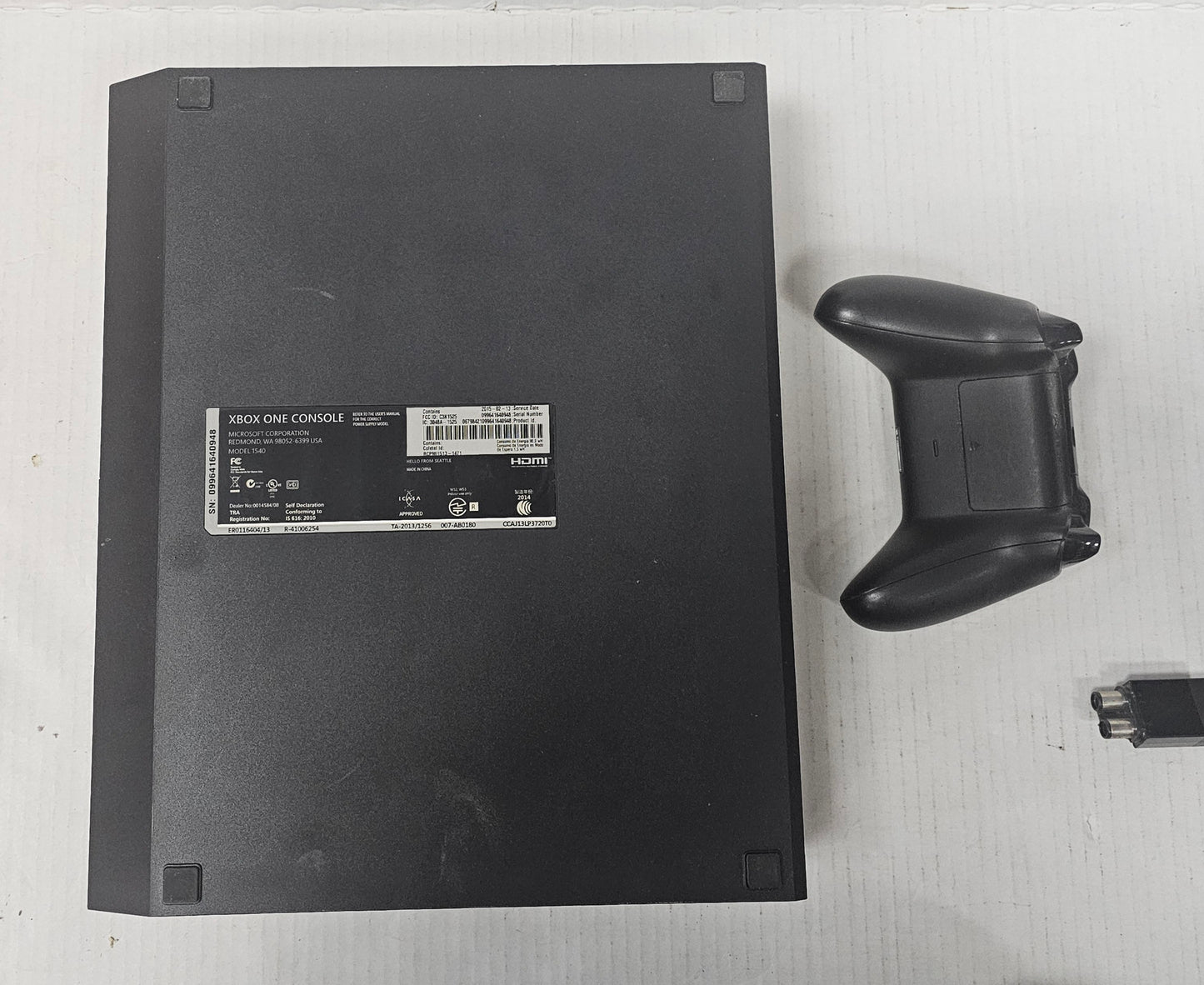 041: XBox One Console w/Controller