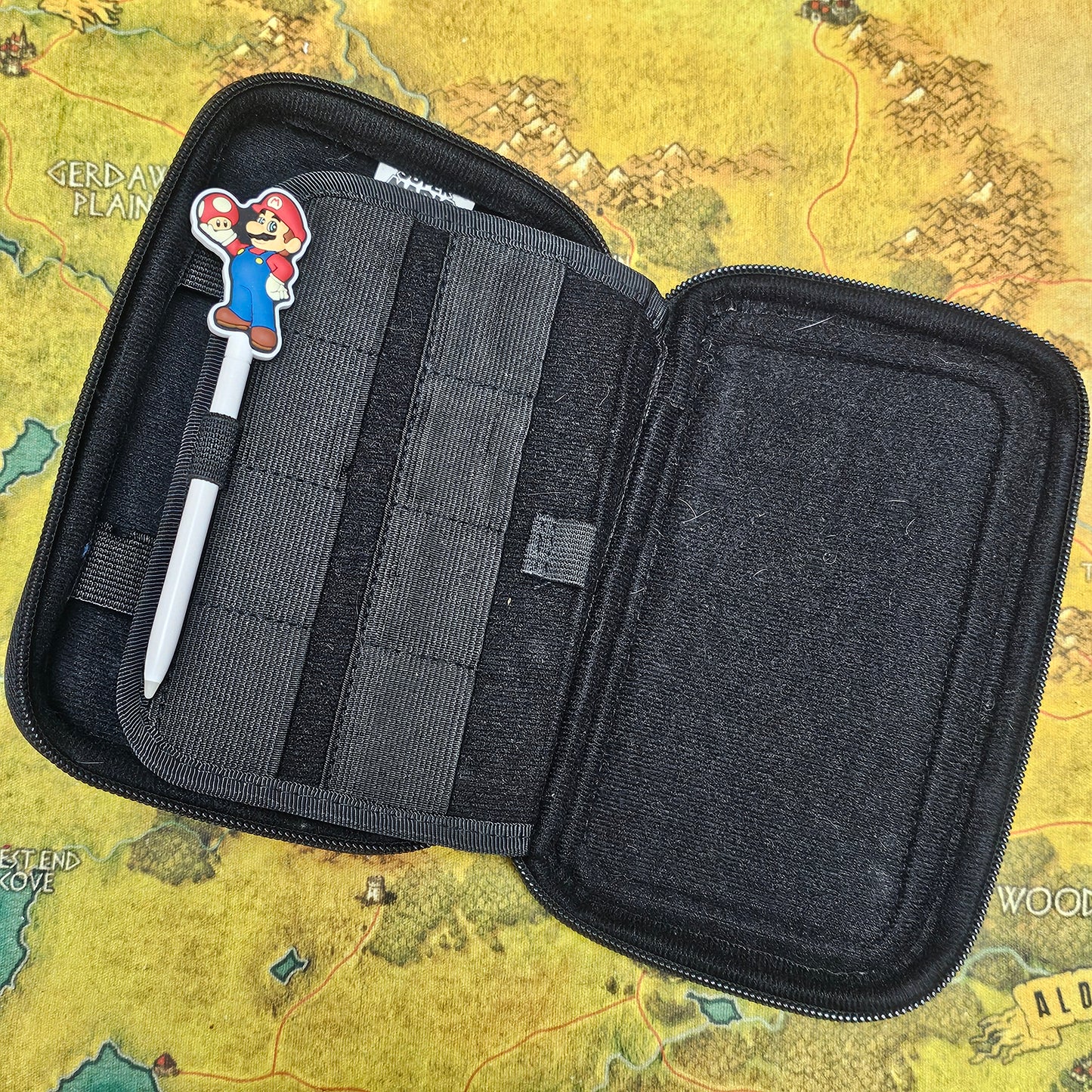 147: 3DS Case with Mario Stylus