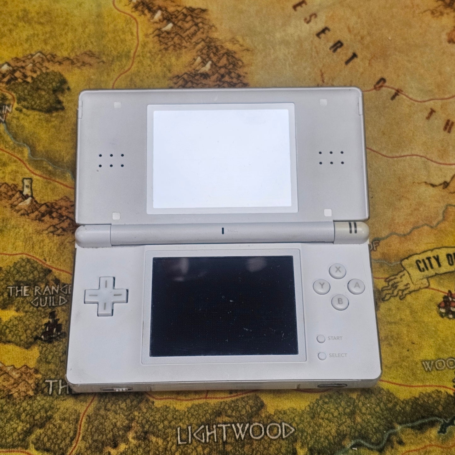 138: DS Lite (Top Screen Broken)
