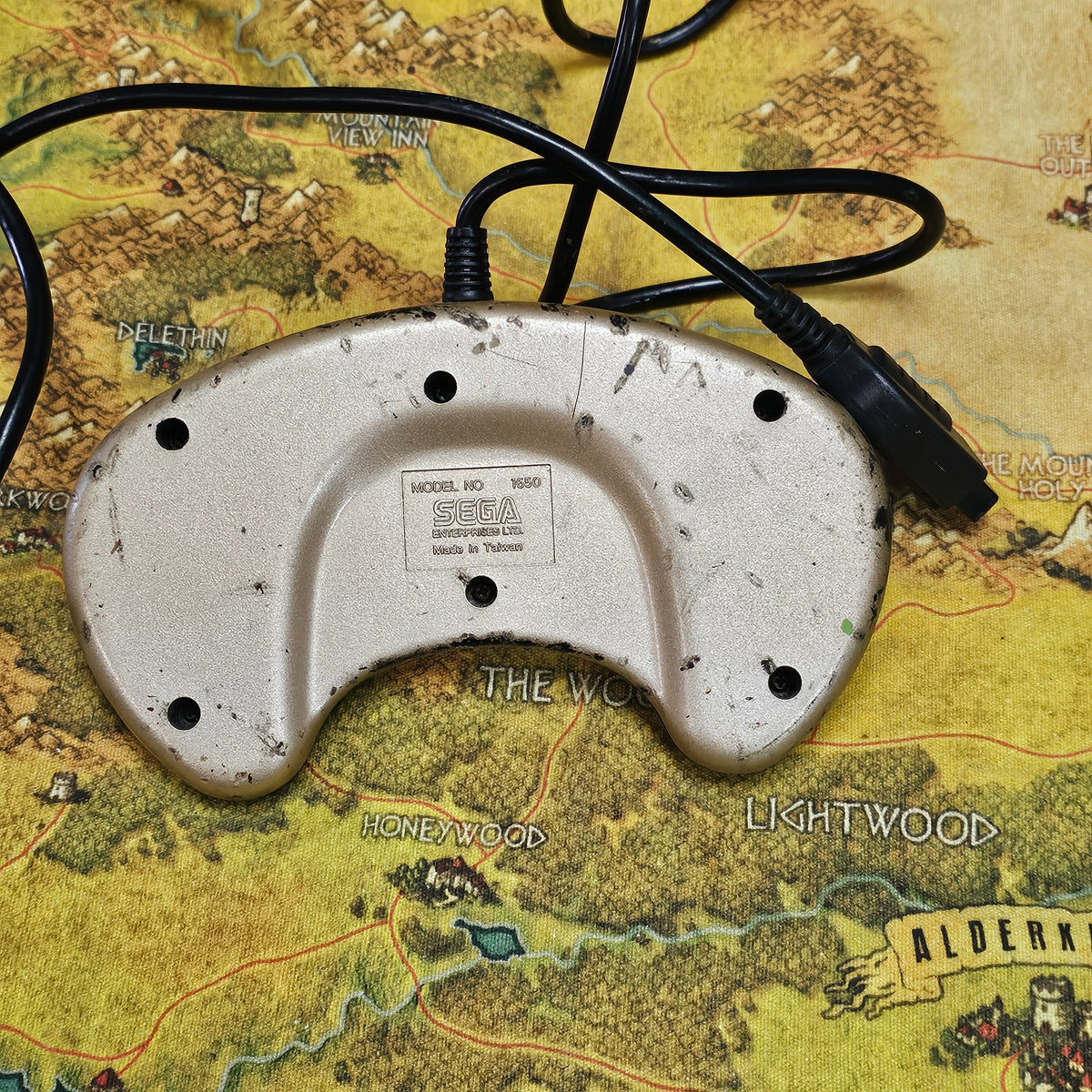 127: Gold Sega Genesis Controller