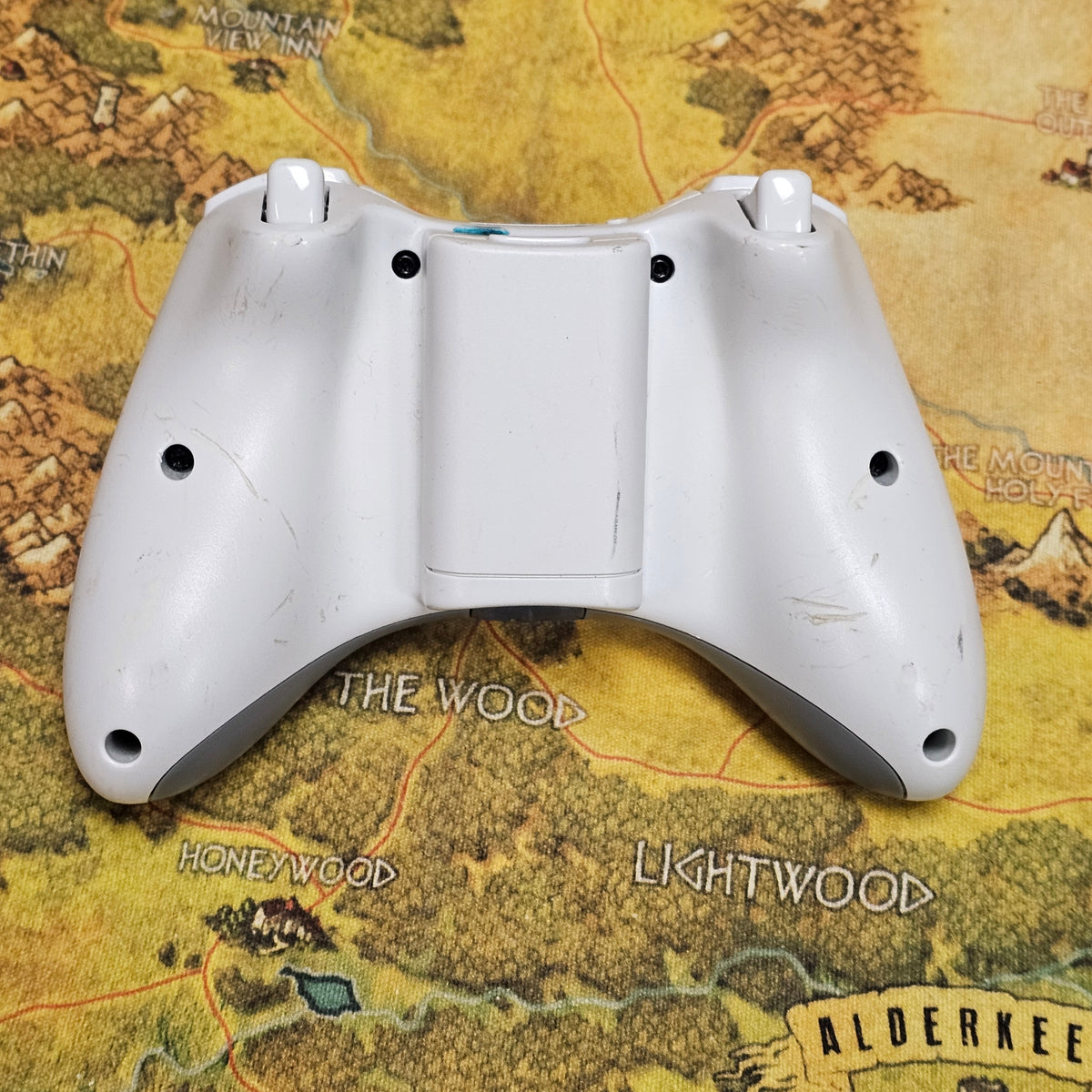 012: White XBox 360 Controller