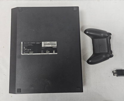 041: XBox One Console w/Controller