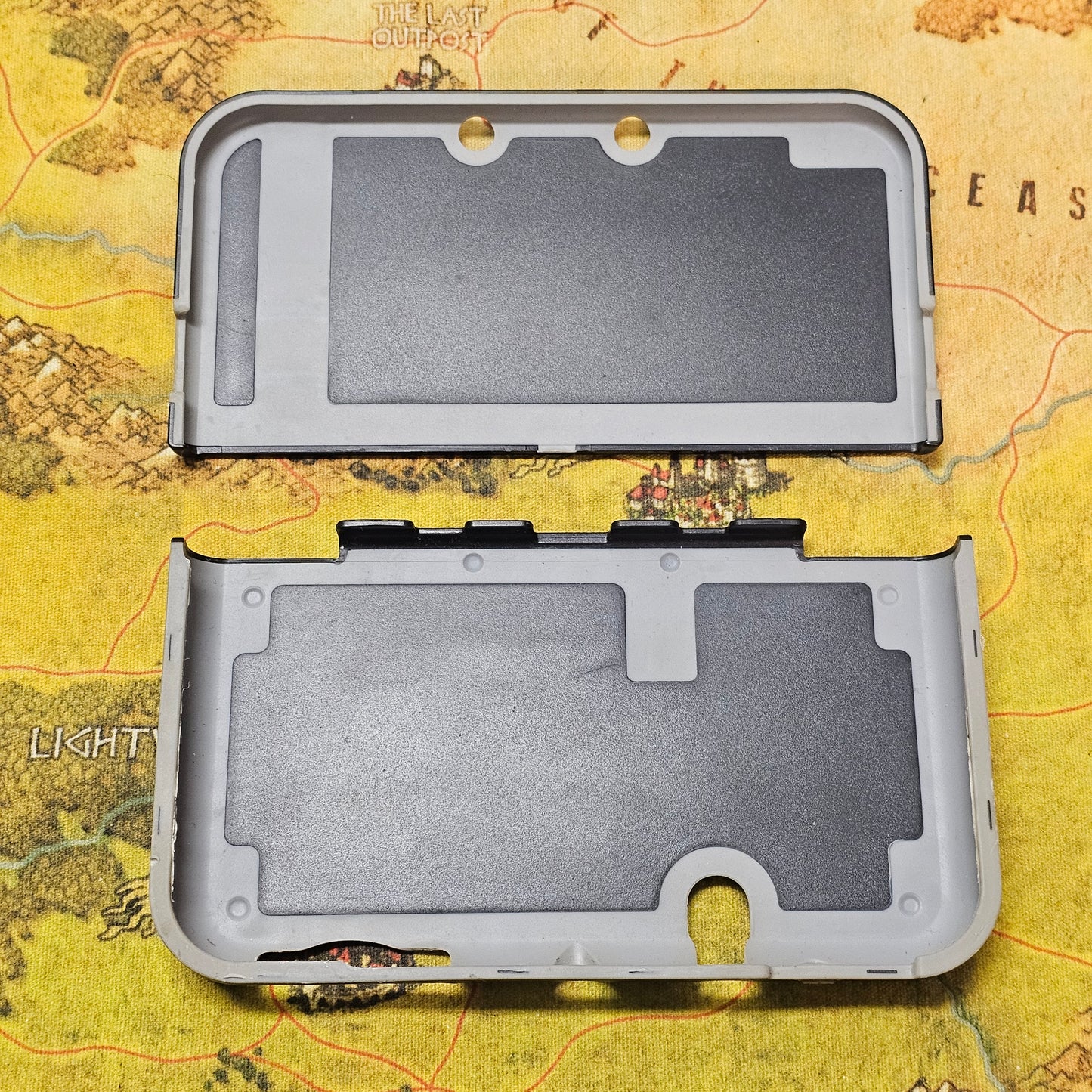 159: 3DS XL Shell