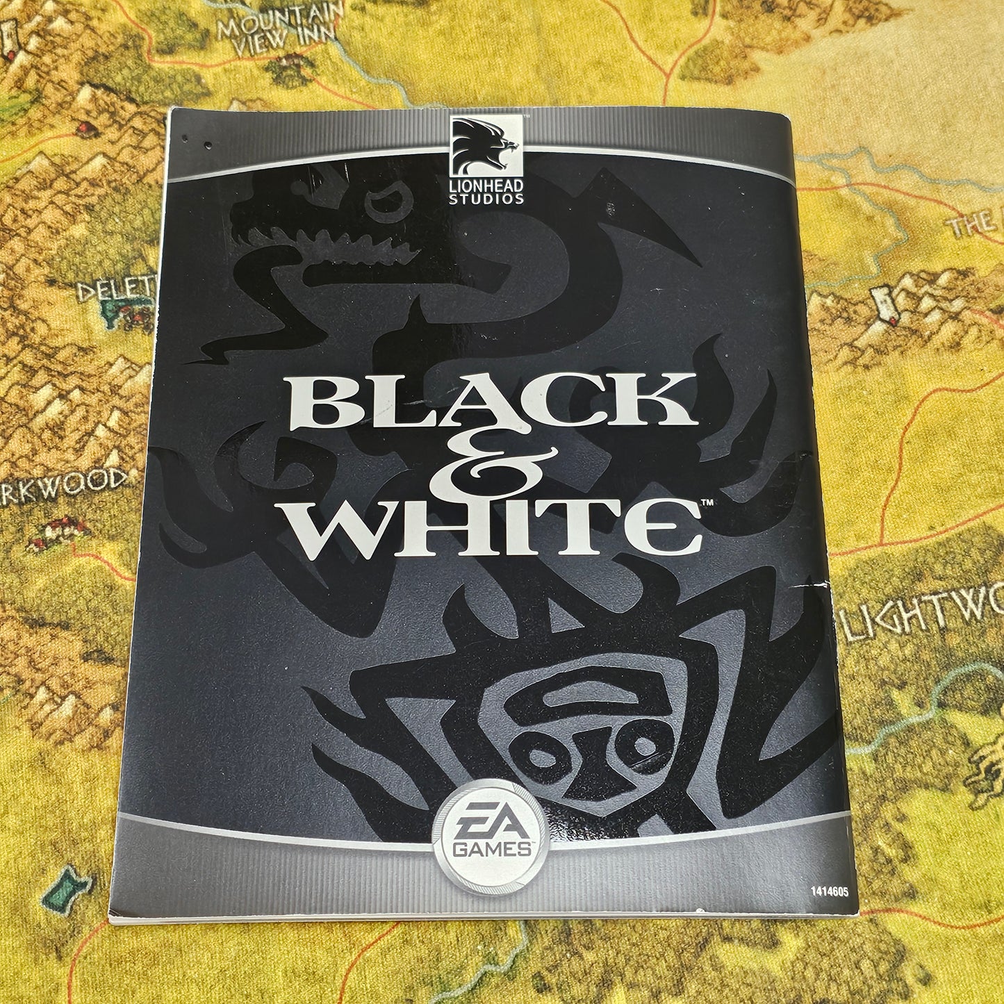 022: MANUAL: Black & White - PC