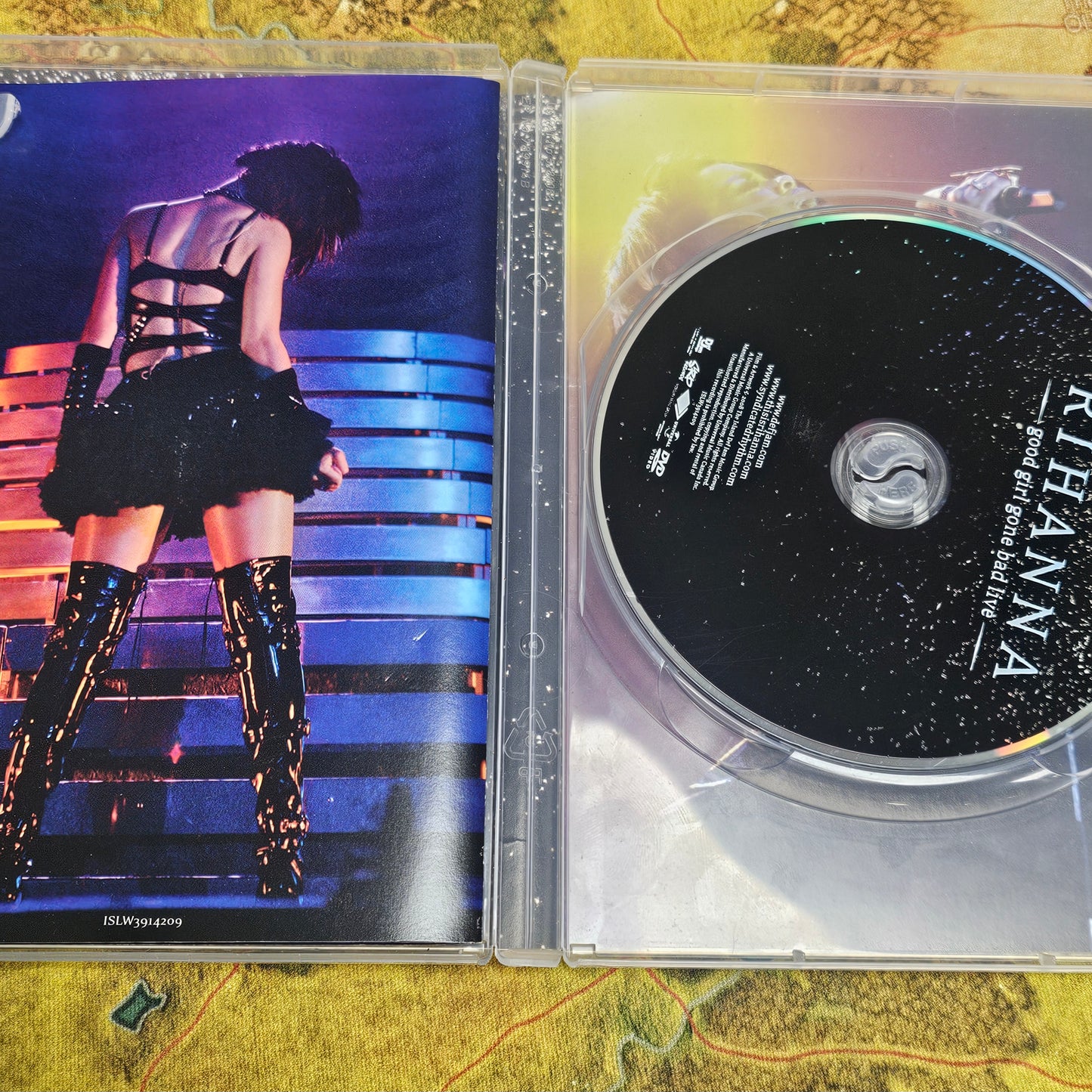 075: Rihanna DVD