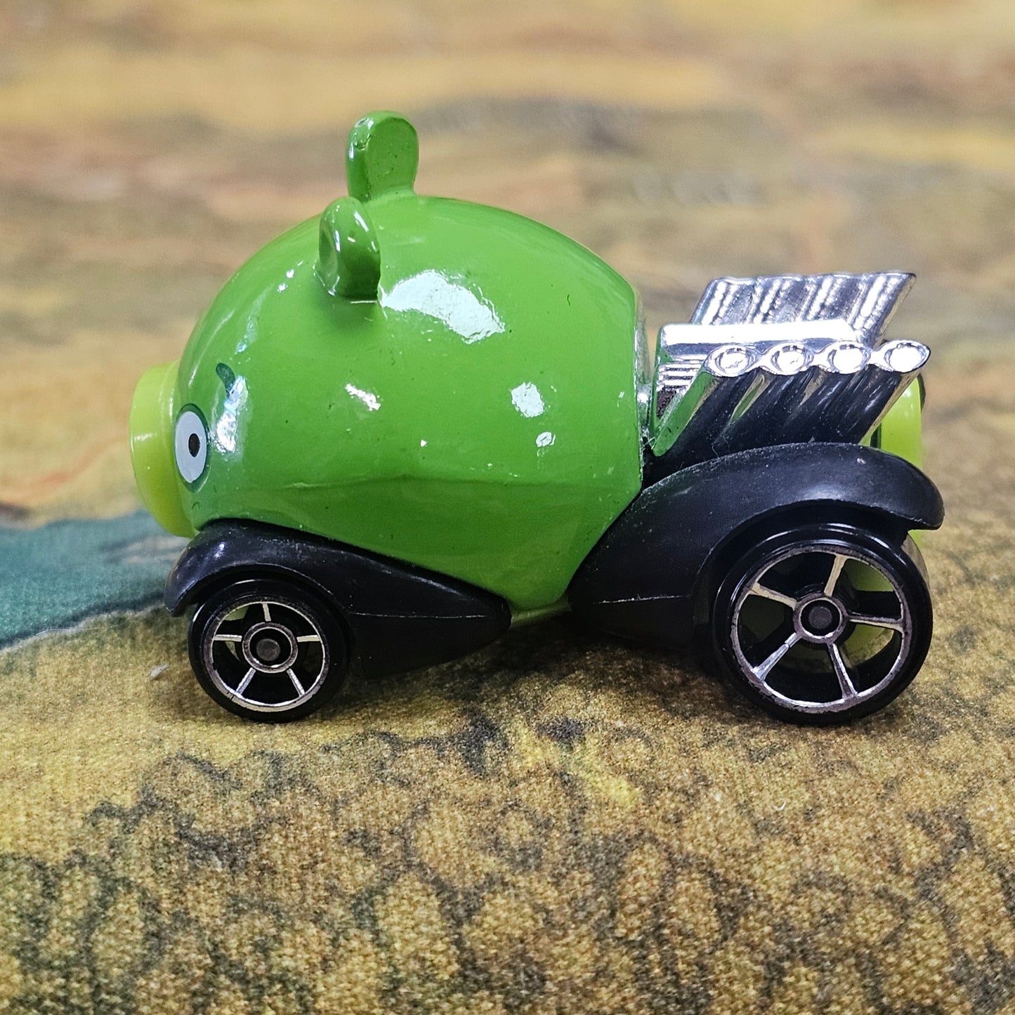 056: Angry Bird Pig Hot Wheels Car