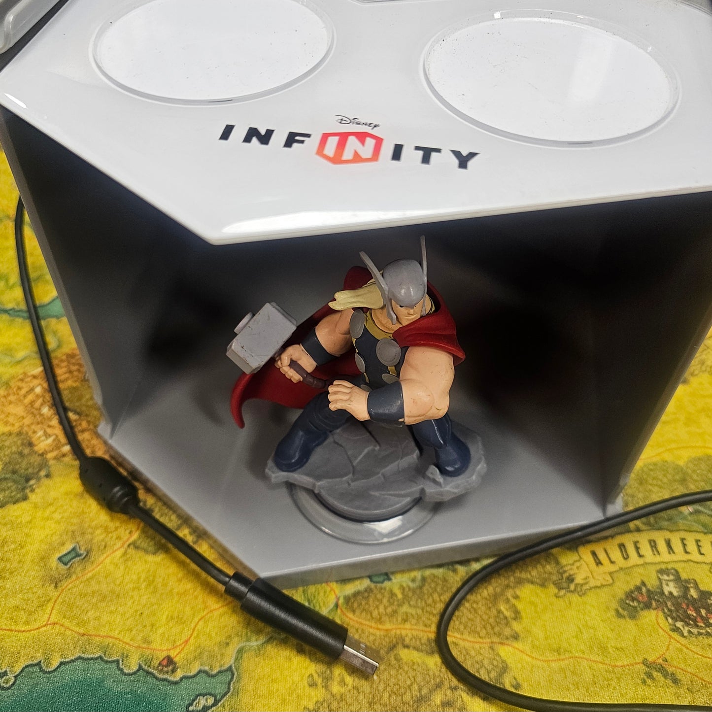 141: Disney Infinity Display with Portal and Thor